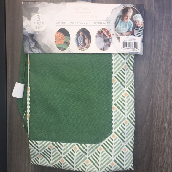 Holiday Ready 3 pc Set Apron/Oven Mitt/Potholder - Picture 3 of 5